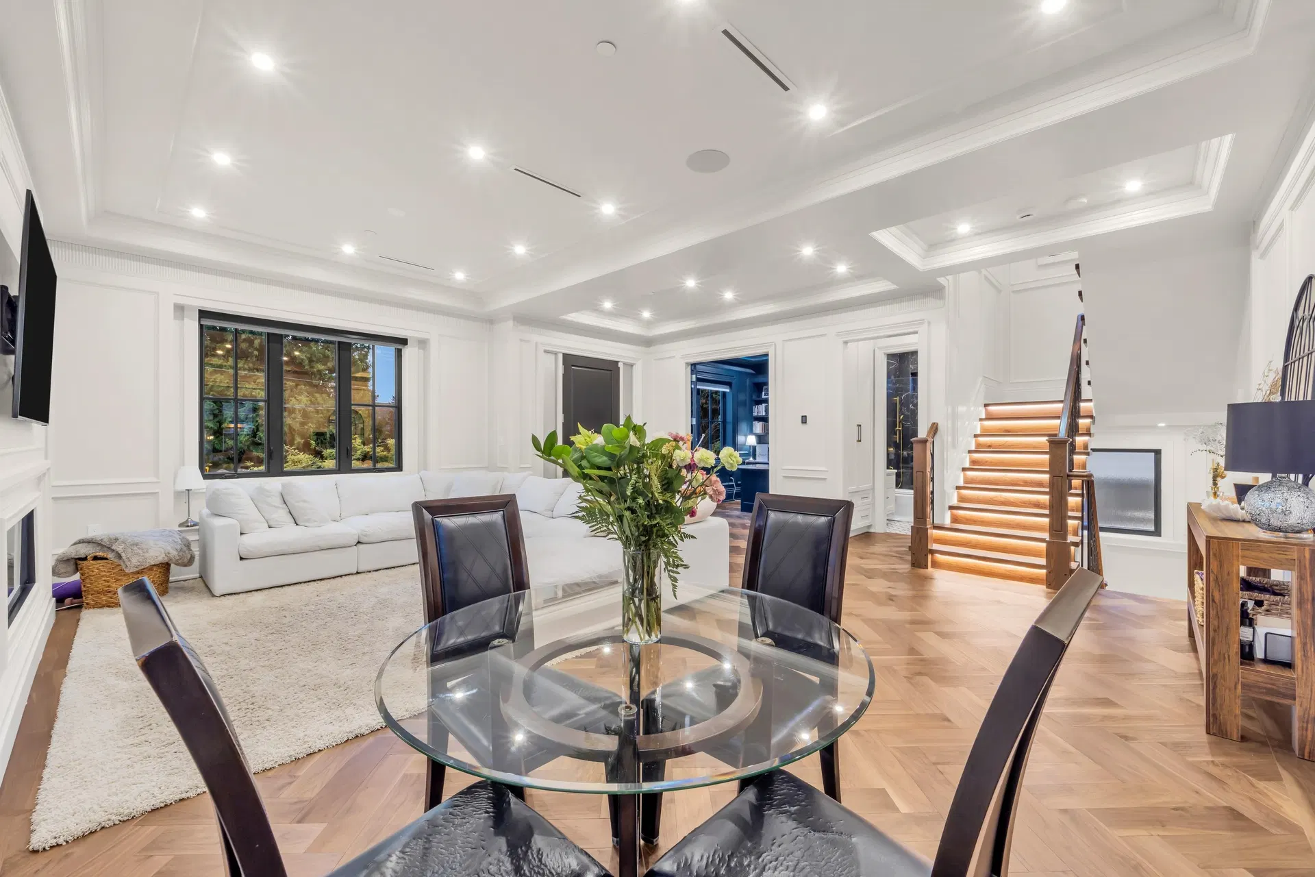 Photo 4 of 29 at 1443 W 57th Avenue