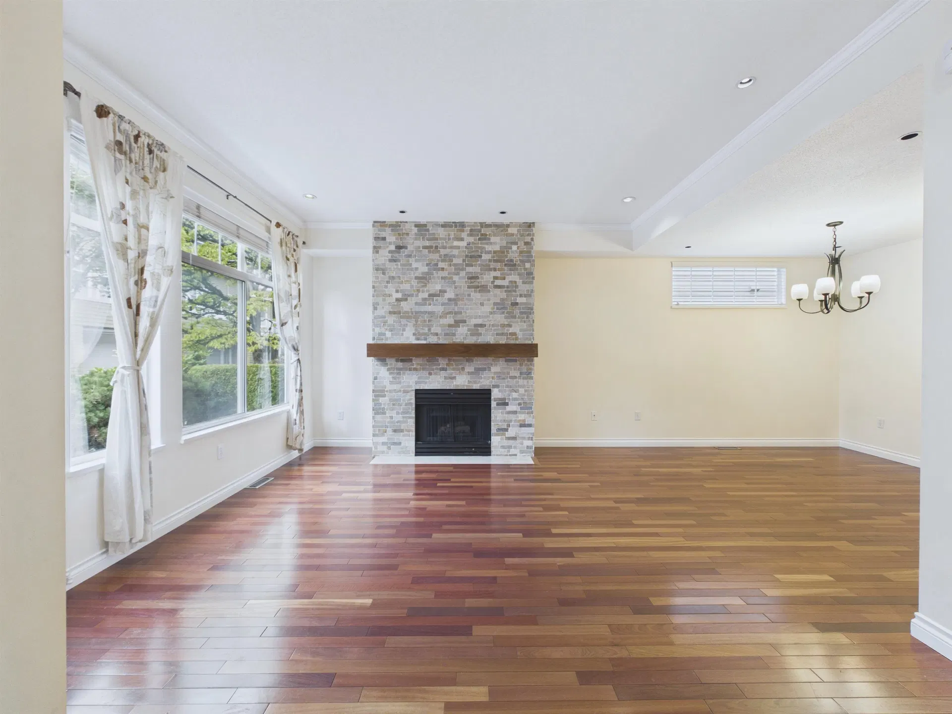 Photo 2 of 24 at #48 – 5298 Oakmount Crescent