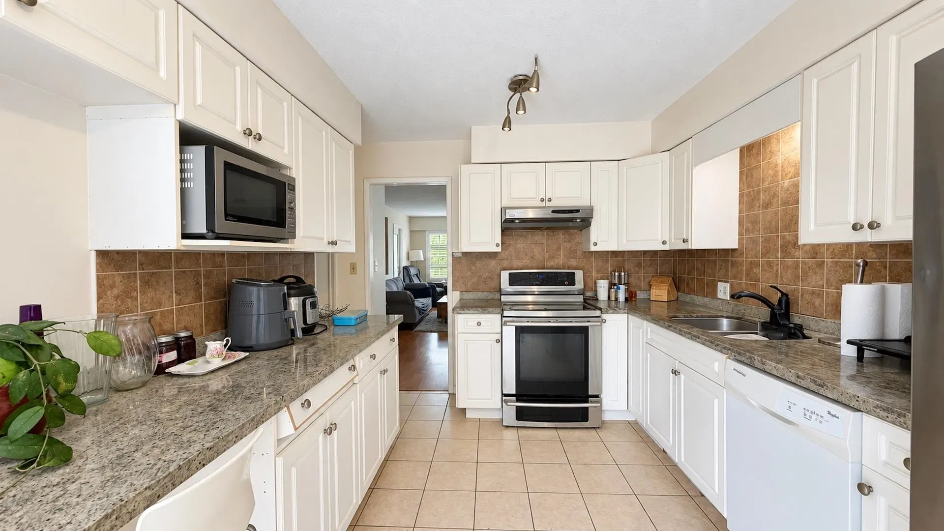 Photo 5 of 40 at 5734 49b Avenue