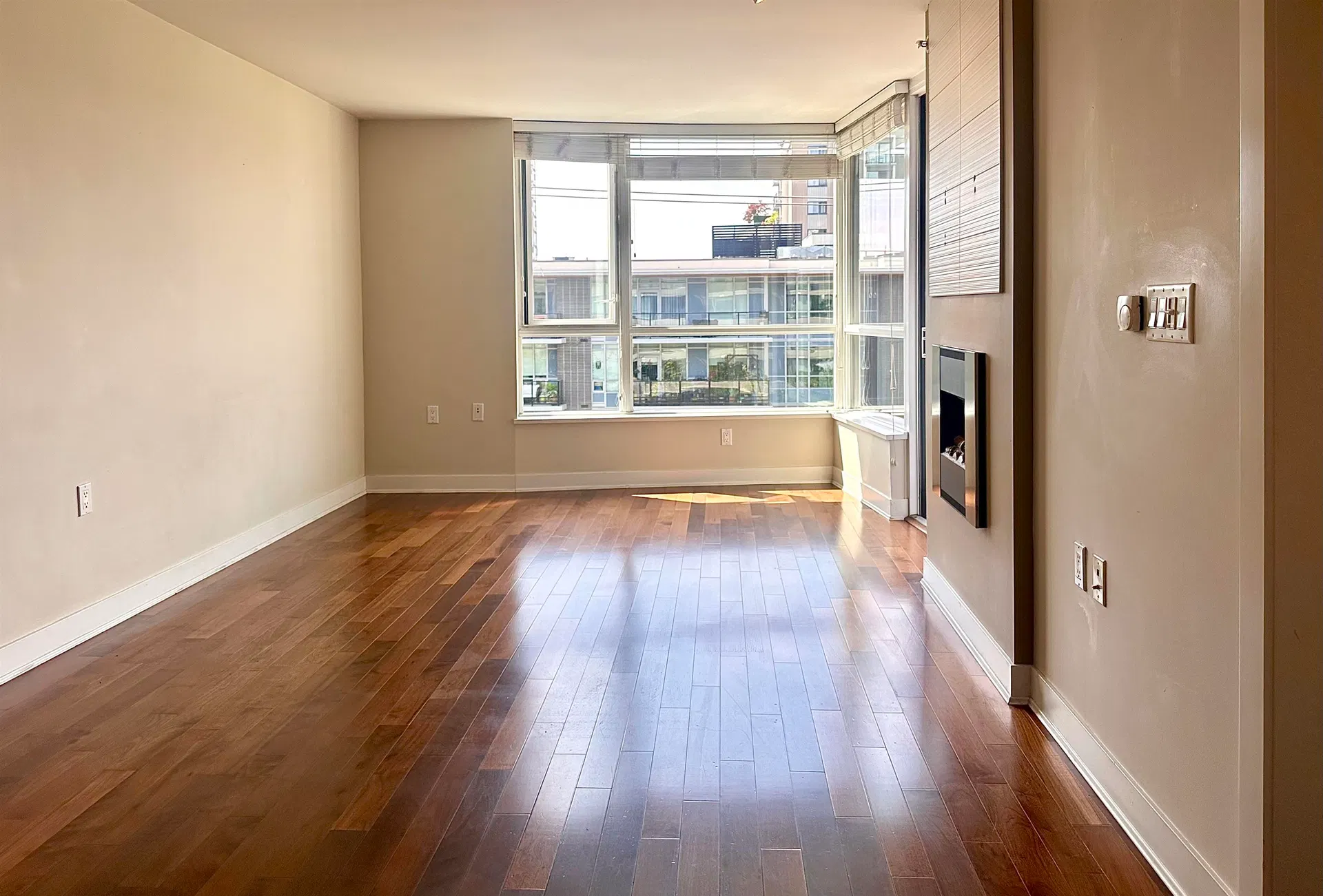 Photo 4 of 24 at #503 – 160 W 3rd Street