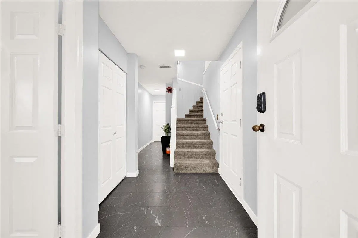 Photo 3 of 40 at 22915 125a Avenue