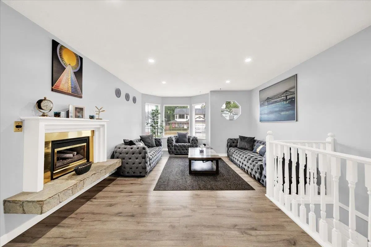Photo 4 of 40 at 22915 125a Avenue
