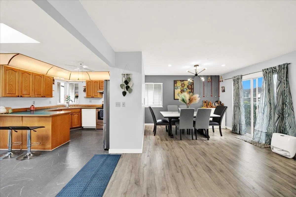 Photo 5 of 40 at 22915 125a Avenue