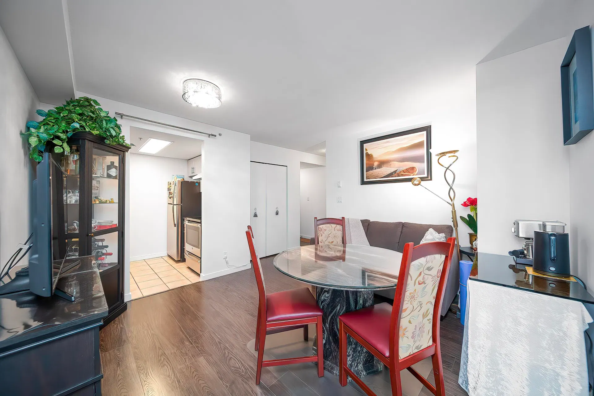 Photo 4 of 27 at #2303 – 1188 Howe Street