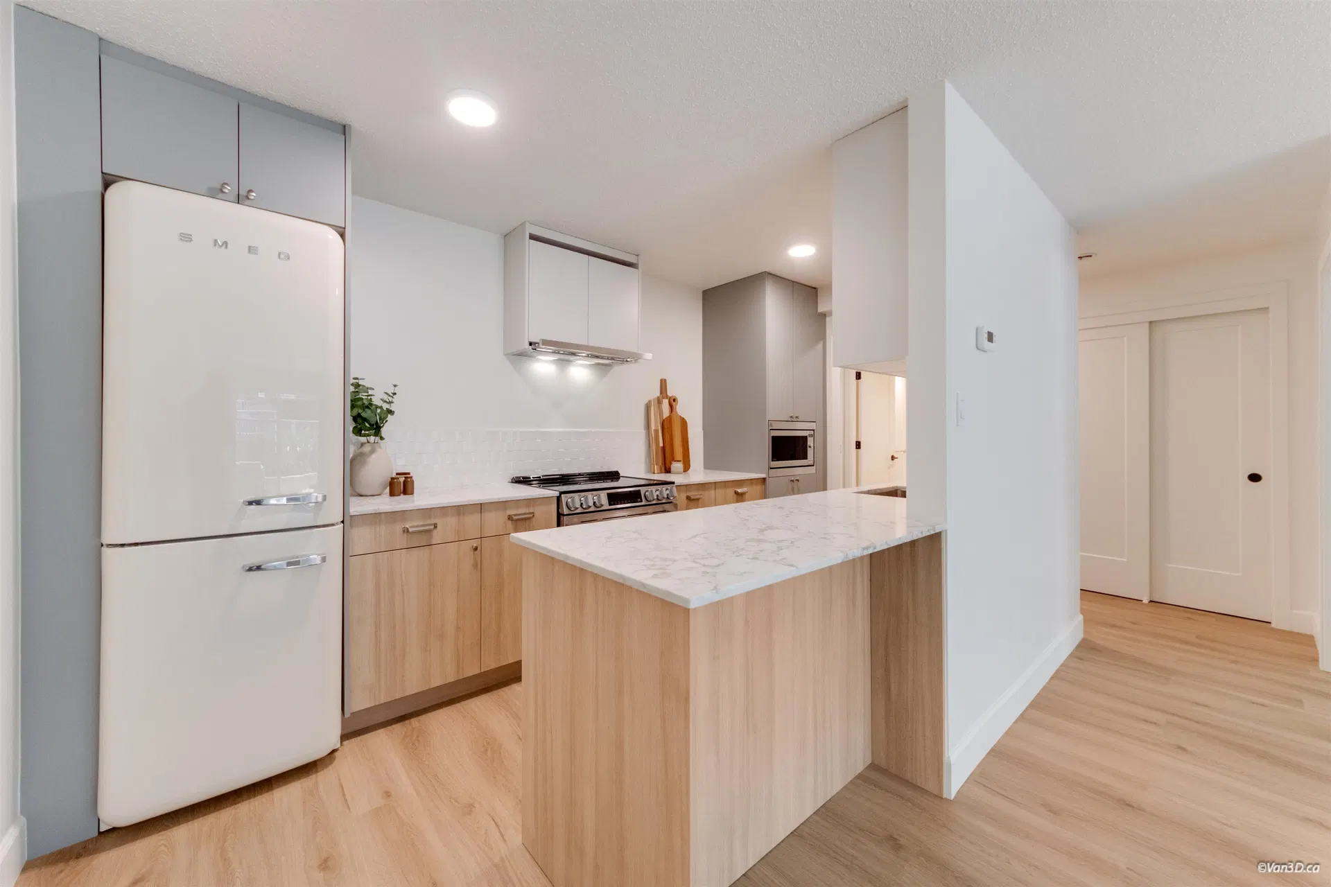 #102 – 270 3rd Street