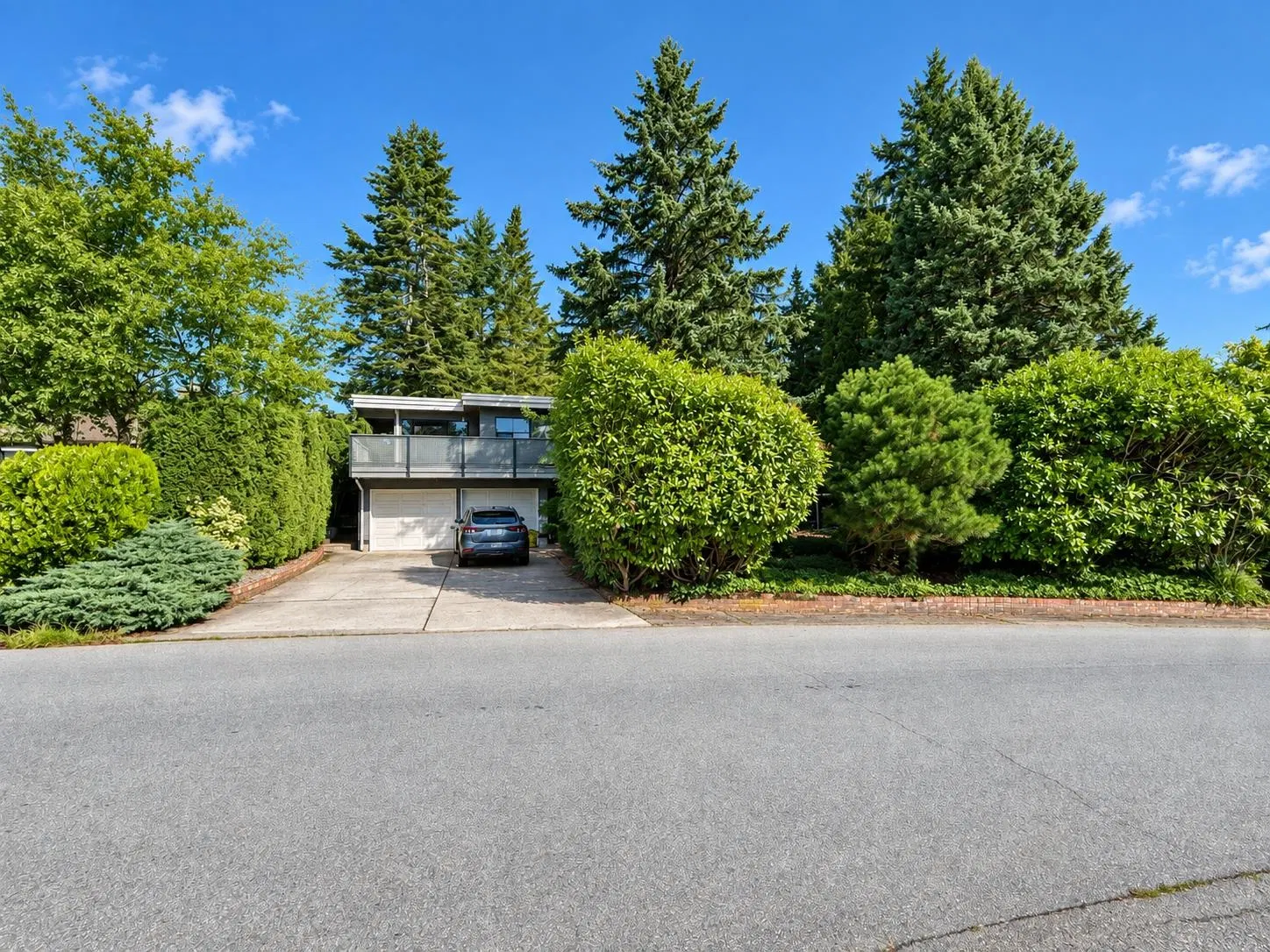 Photo 3 of 3 at 1040 Eden Crescent