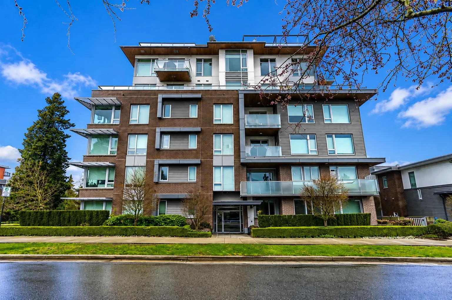 Photo 2 of 27 at #108 – 489 W 26th Avenue