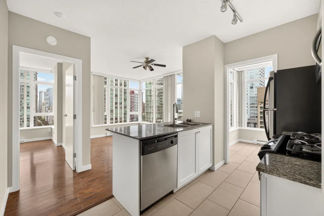 Photo 2 of 23 at #1201 – 480 Robson Street