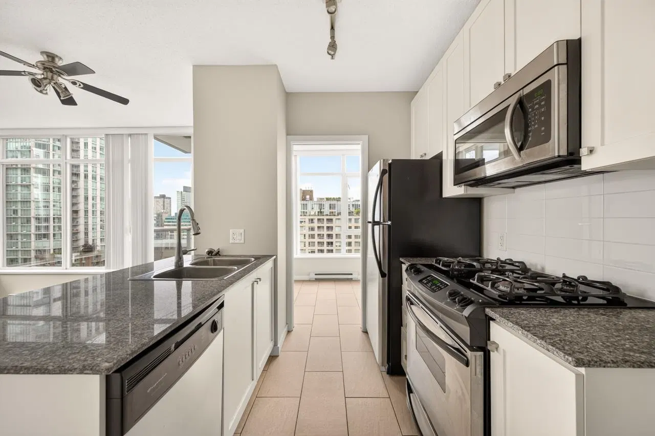 Photo 3 of 23 at #1201 – 480 Robson Street