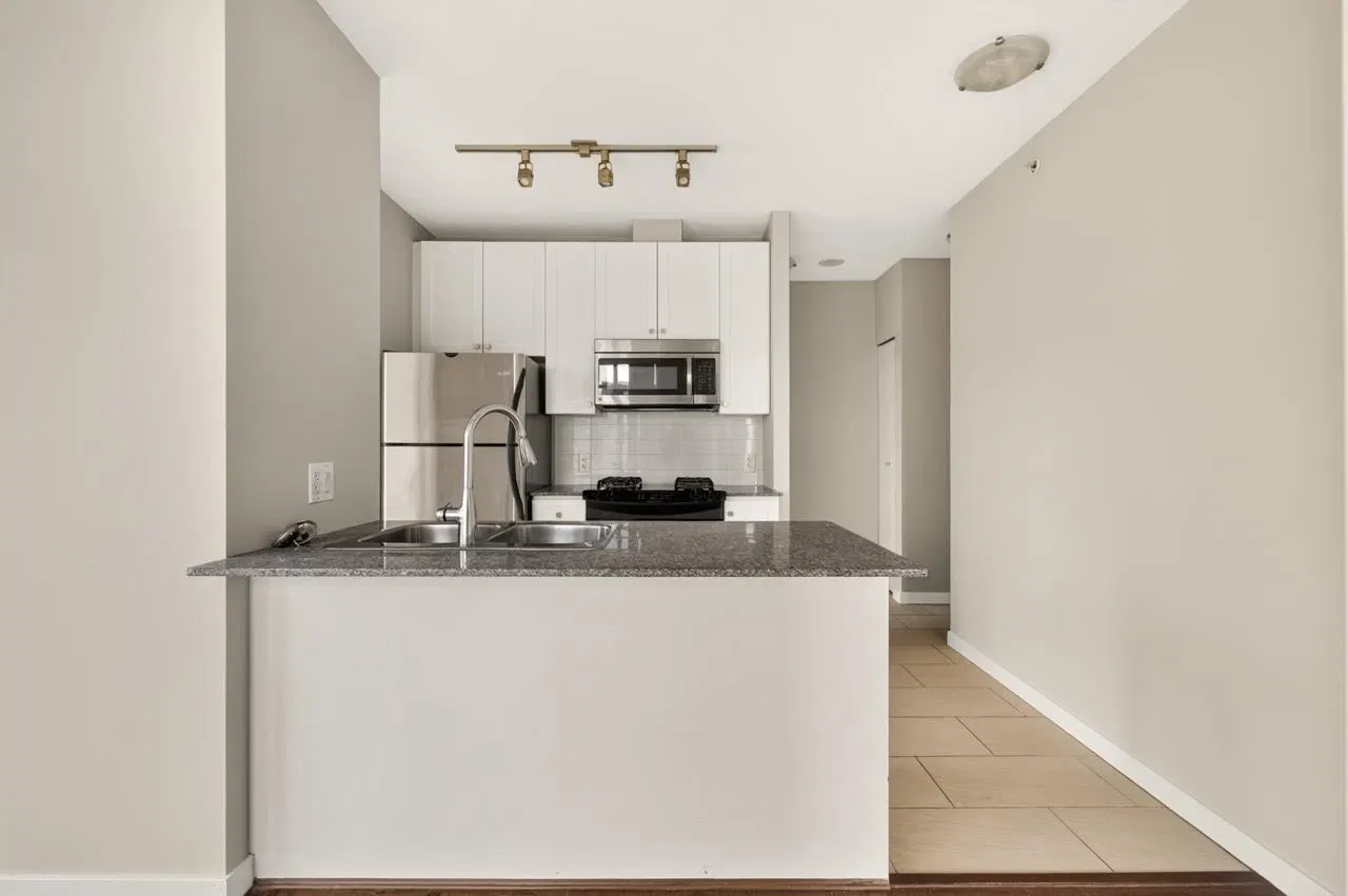 Photo 4 of 23 at #1201 – 480 Robson Street