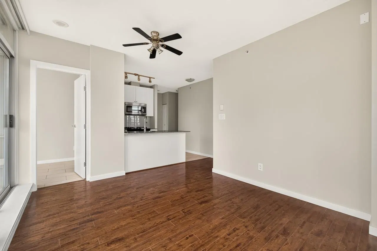 Photo 5 of 23 at #1201 – 480 Robson Street