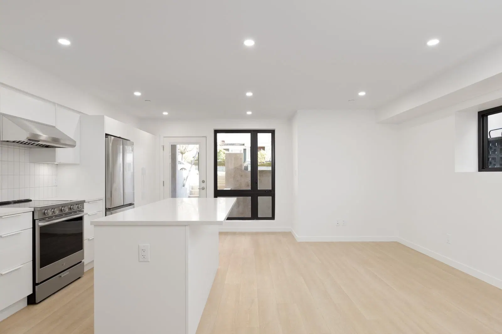 Photo 4 of 10 at 5449 Columbia Street