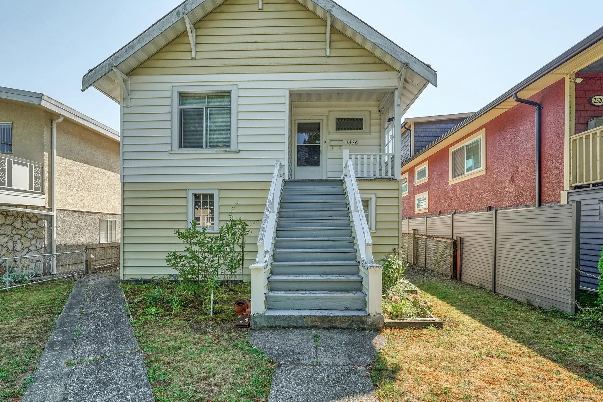 Photo 4 of 39 at 2336 45 Avenue