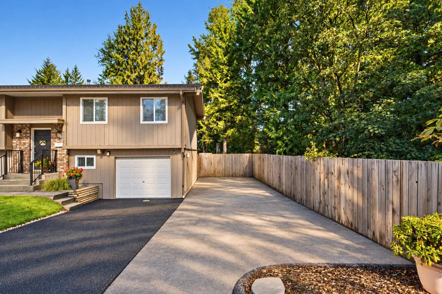Photo 4 of 40 at 20327 44 Avenue