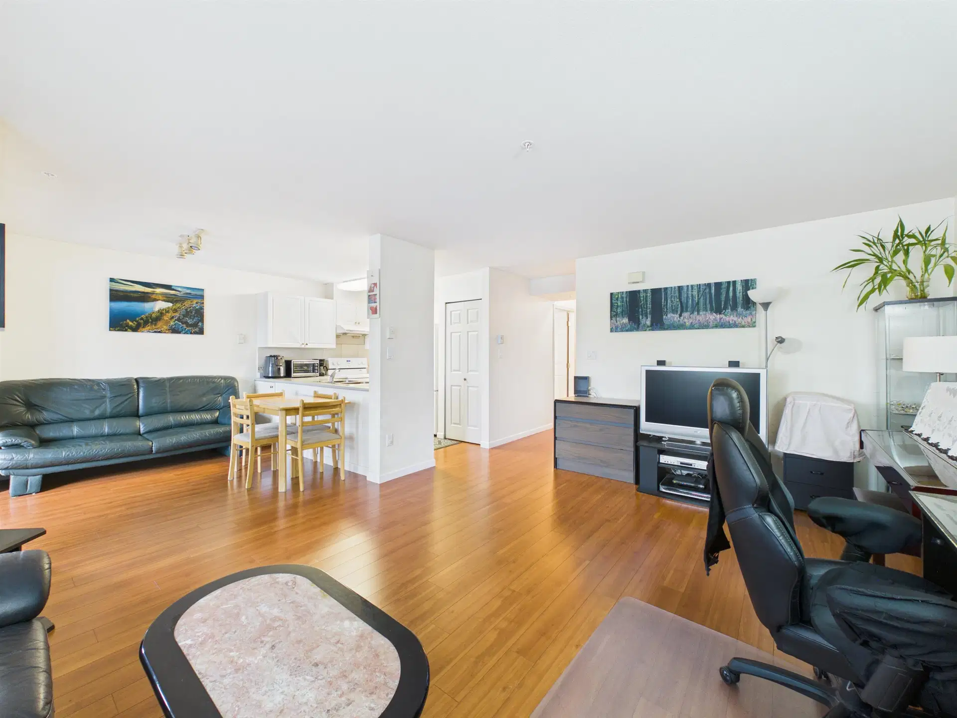 #208 – 2677 Broadway Street