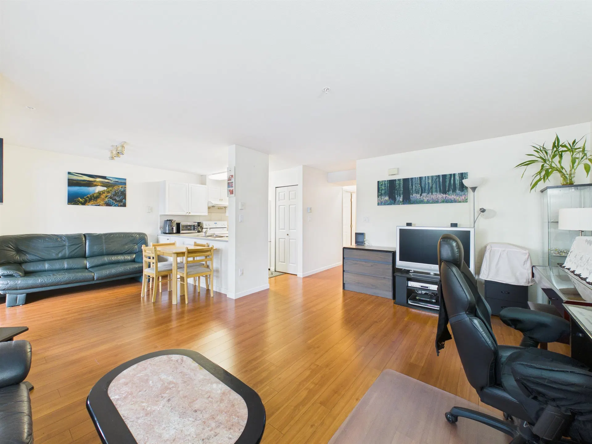 #208 – 2677 Broadway Street