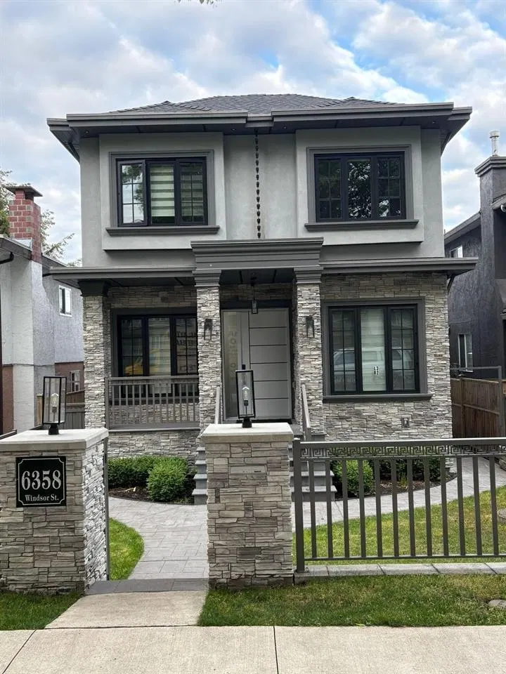 Photo 1 of 18 at #1 – 6358 Windsor Street