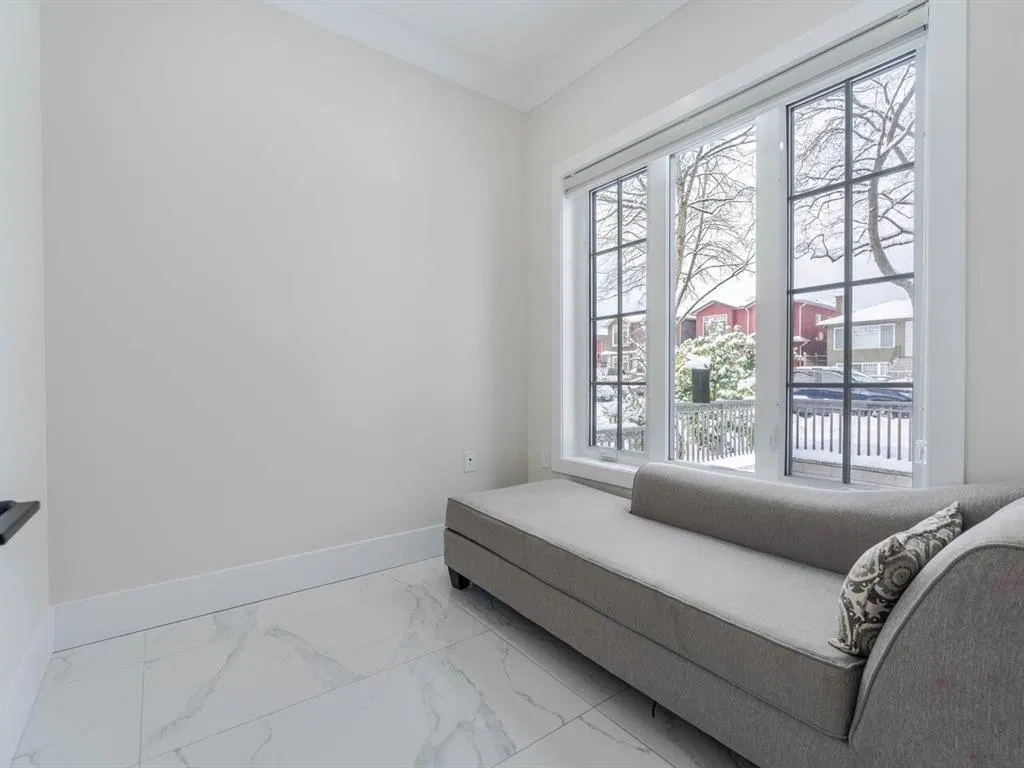 Photo 3 of 18 at #1 – 6358 Windsor Street