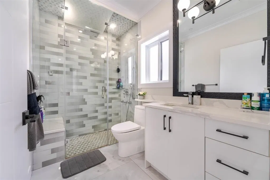 Photo 4 of 18 at #1 – 6358 Windsor Street