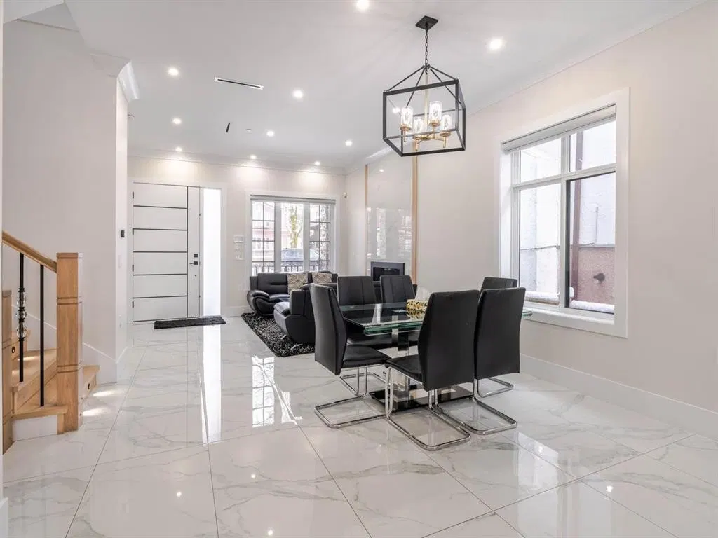 Photo 5 of 18 at #1 – 6358 Windsor Street