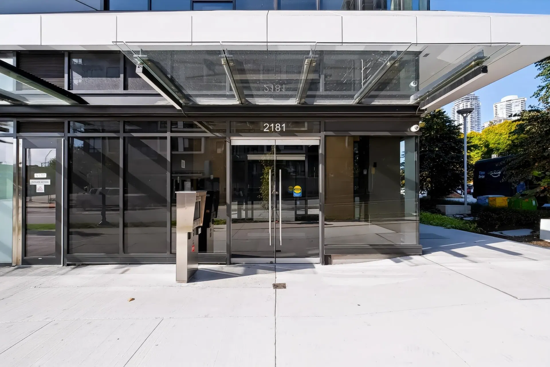 Photo 3 of 31 at #3109 – 2181 Madison Avenue