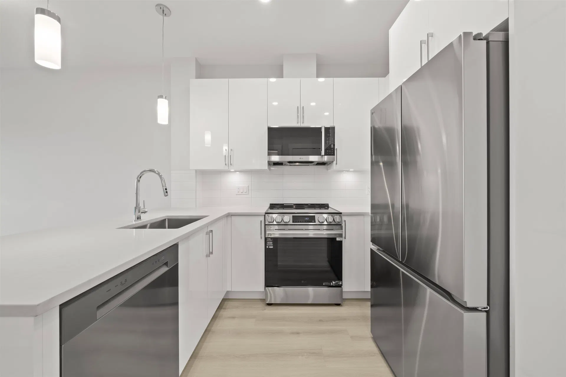 Photo 3 of 28 at #614 – 8423 Cedar Street