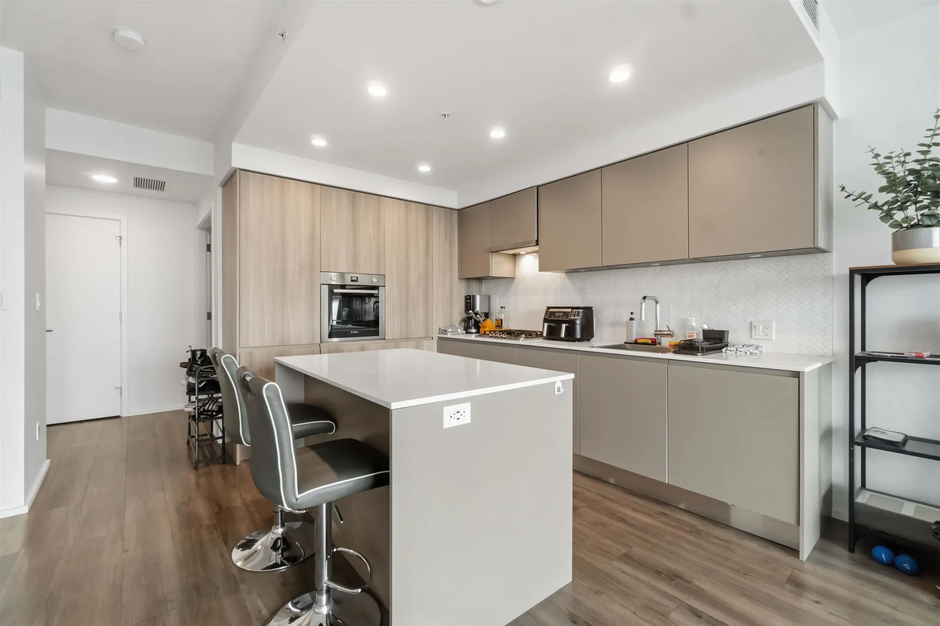 Photo 4 of 24 at #26xx – 3833 Evergreen Place