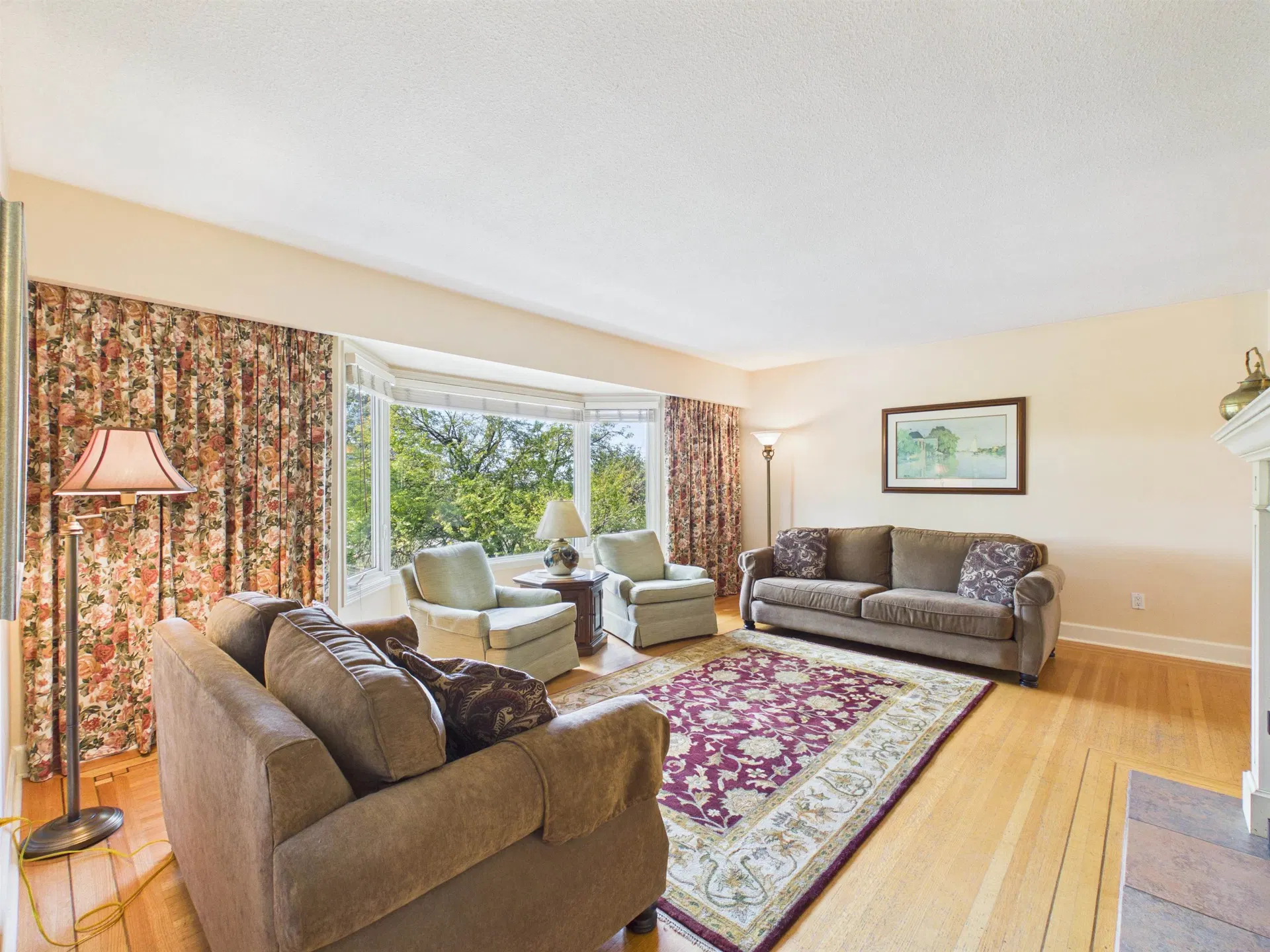 Photo 4 of 39 at 8091 Bradley Avenue