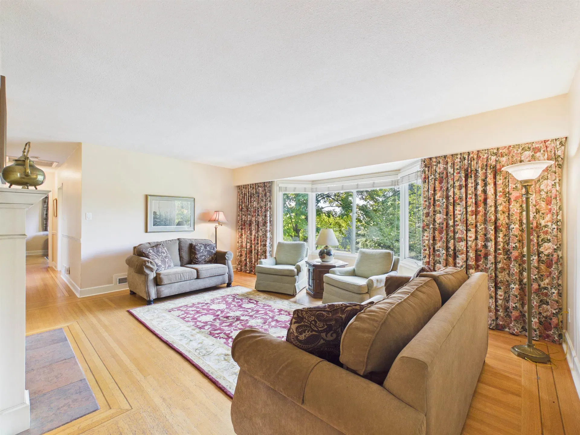 Photo 5 of 39 at 8091 Bradley Avenue