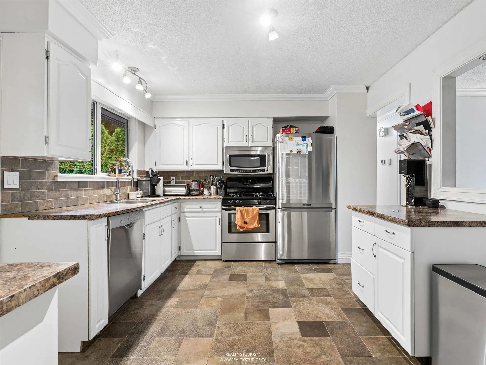 Photo 4 of 29 at 21796 Donovan Avenue