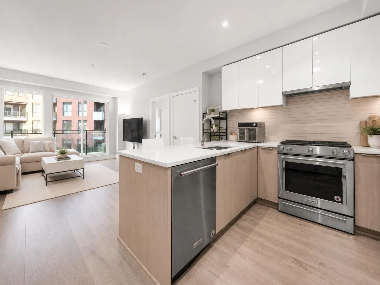 Photo 5 of 28 at #309 – 3588 Sawmill Crescent
