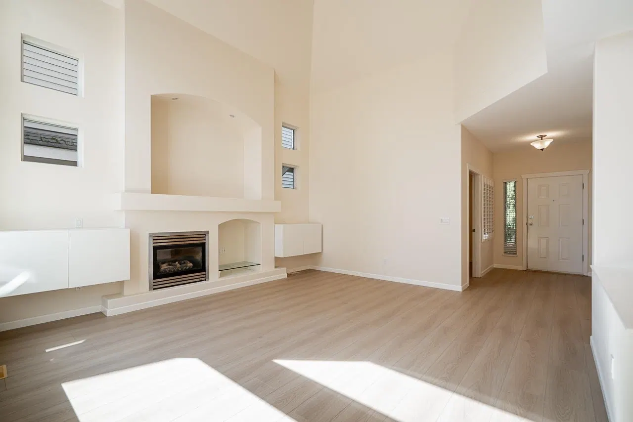 Photo 5 of 40 at 20182 70 Avenue