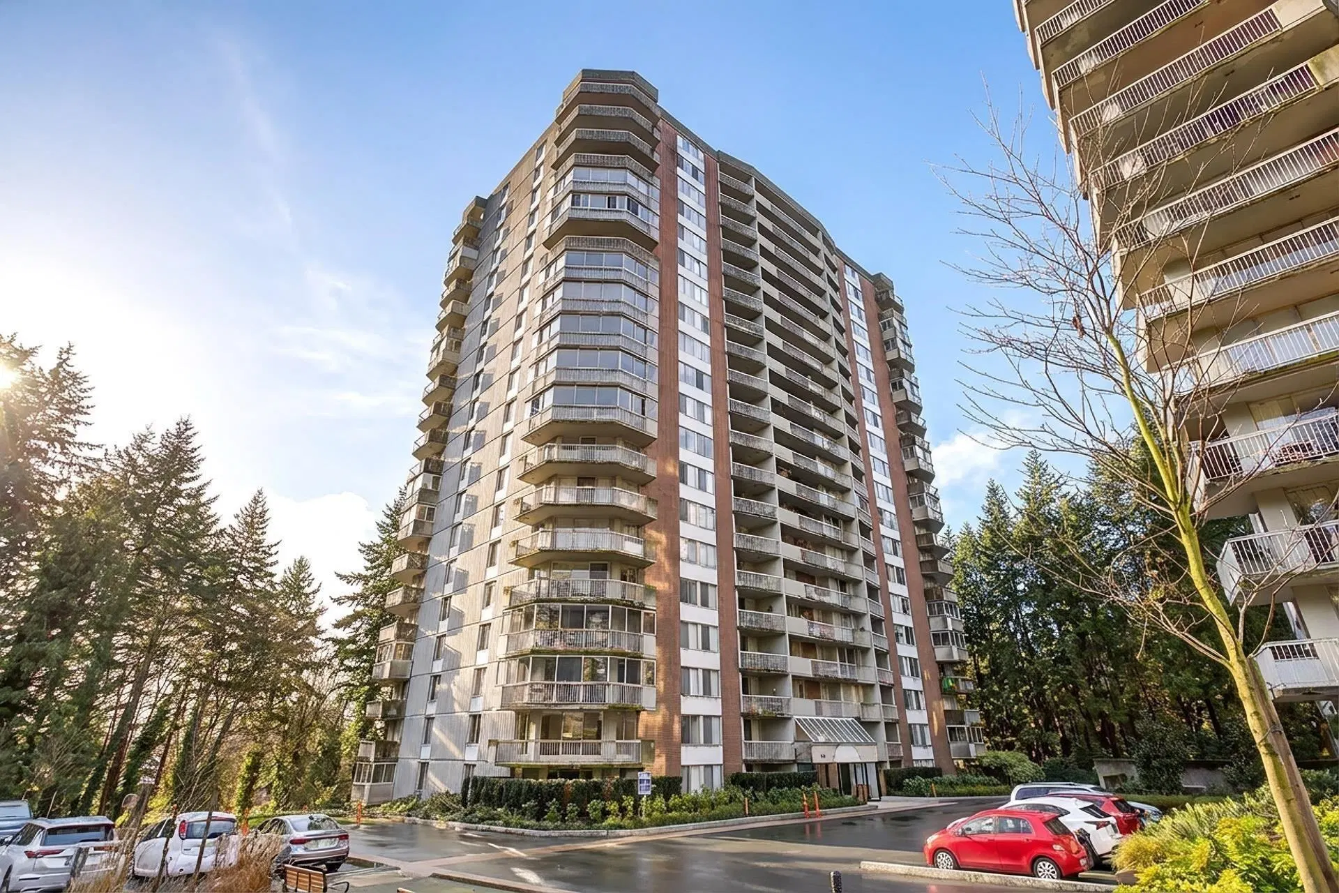 #405 – 2024 Fullerton Avenue
