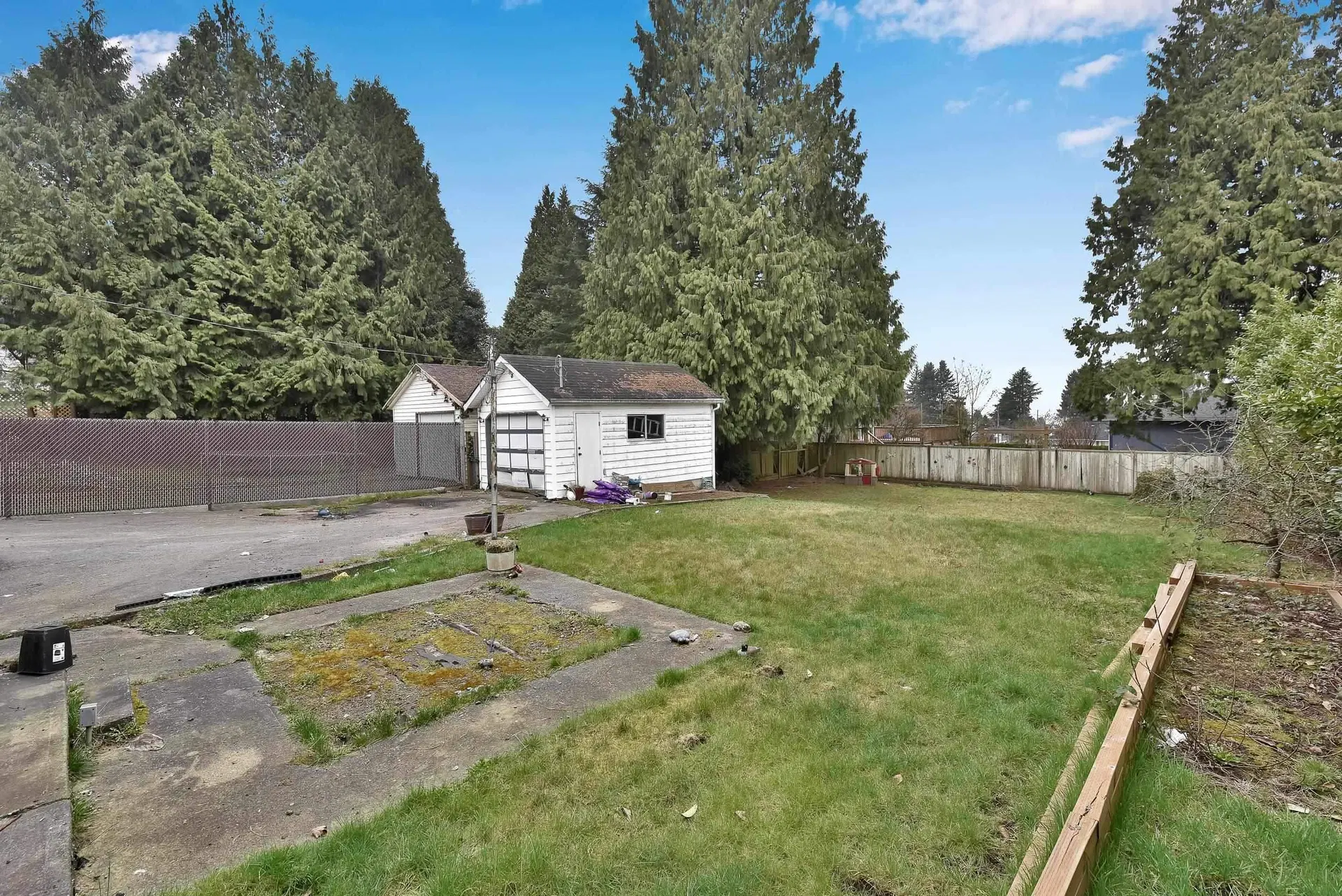 Photo 3 of 6 at 9565 116 Street
