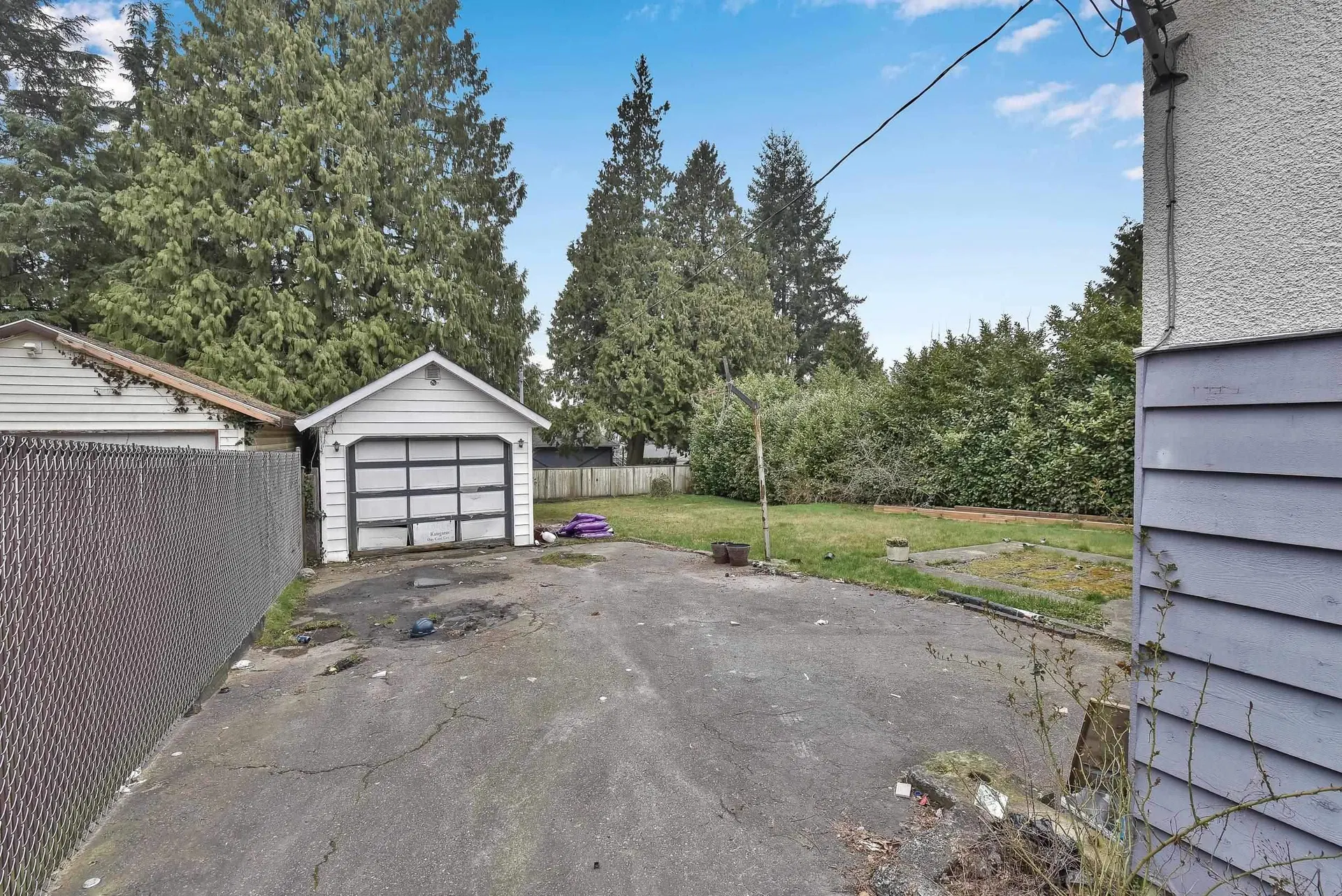 Photo 4 of 6 at 9565 116 Street