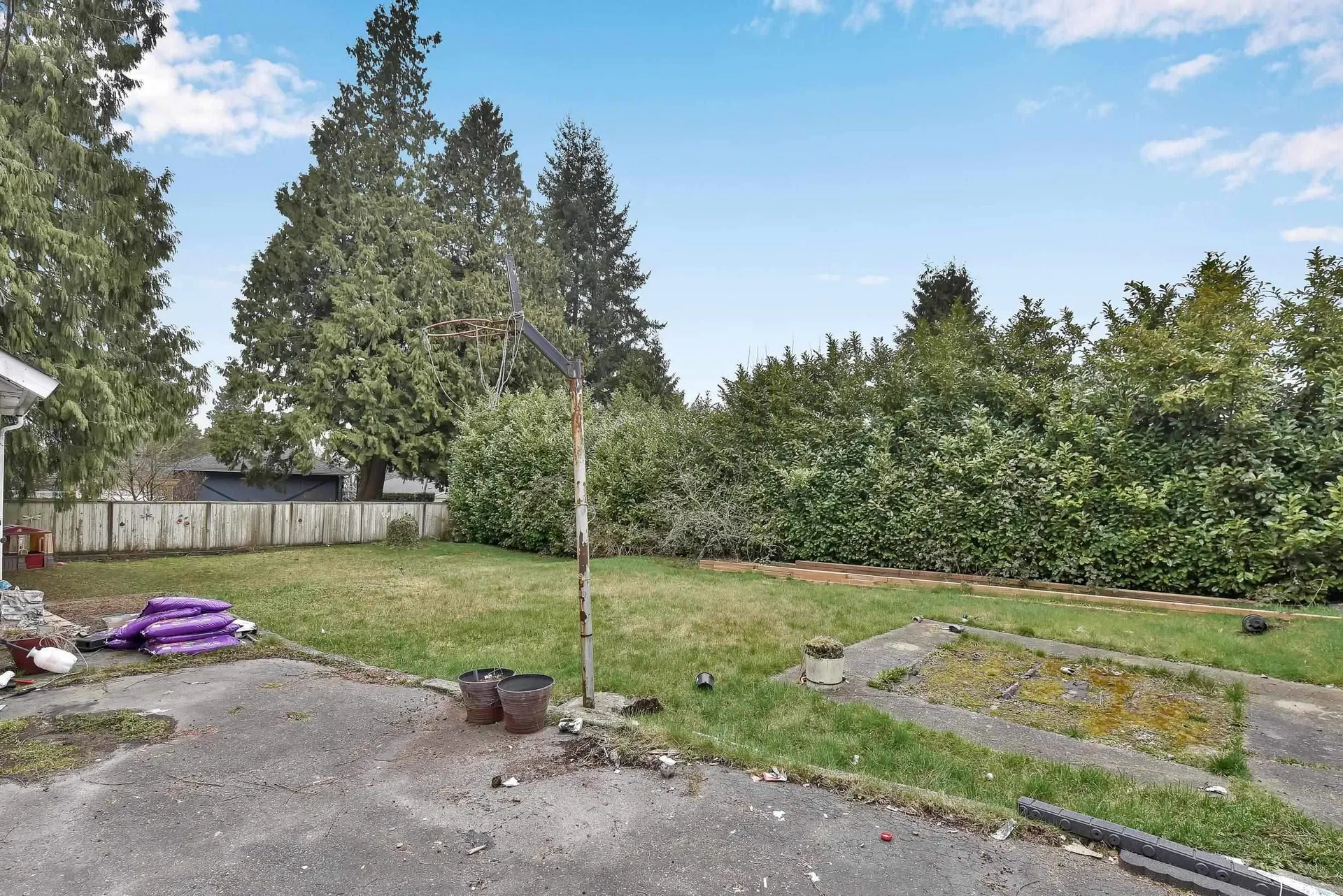 Photo 5 of 6 at 9565 116 Street