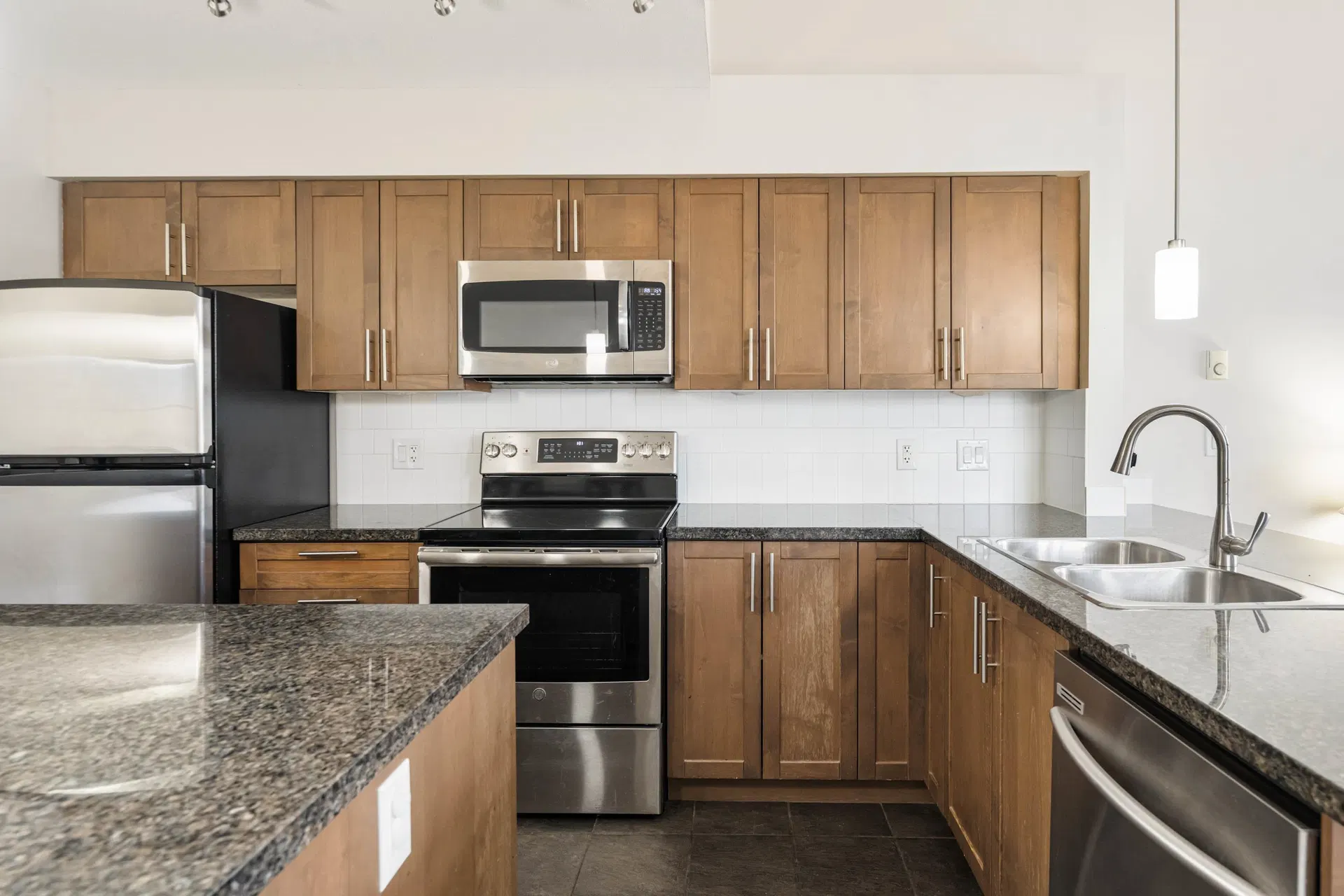 Photo 5 of 39 at #406 – 12283 224 Street