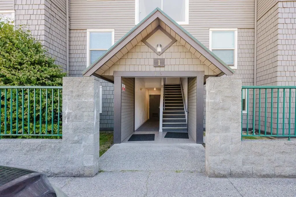 Photo 1 of 22 at #2 – 622 Farnham Road
