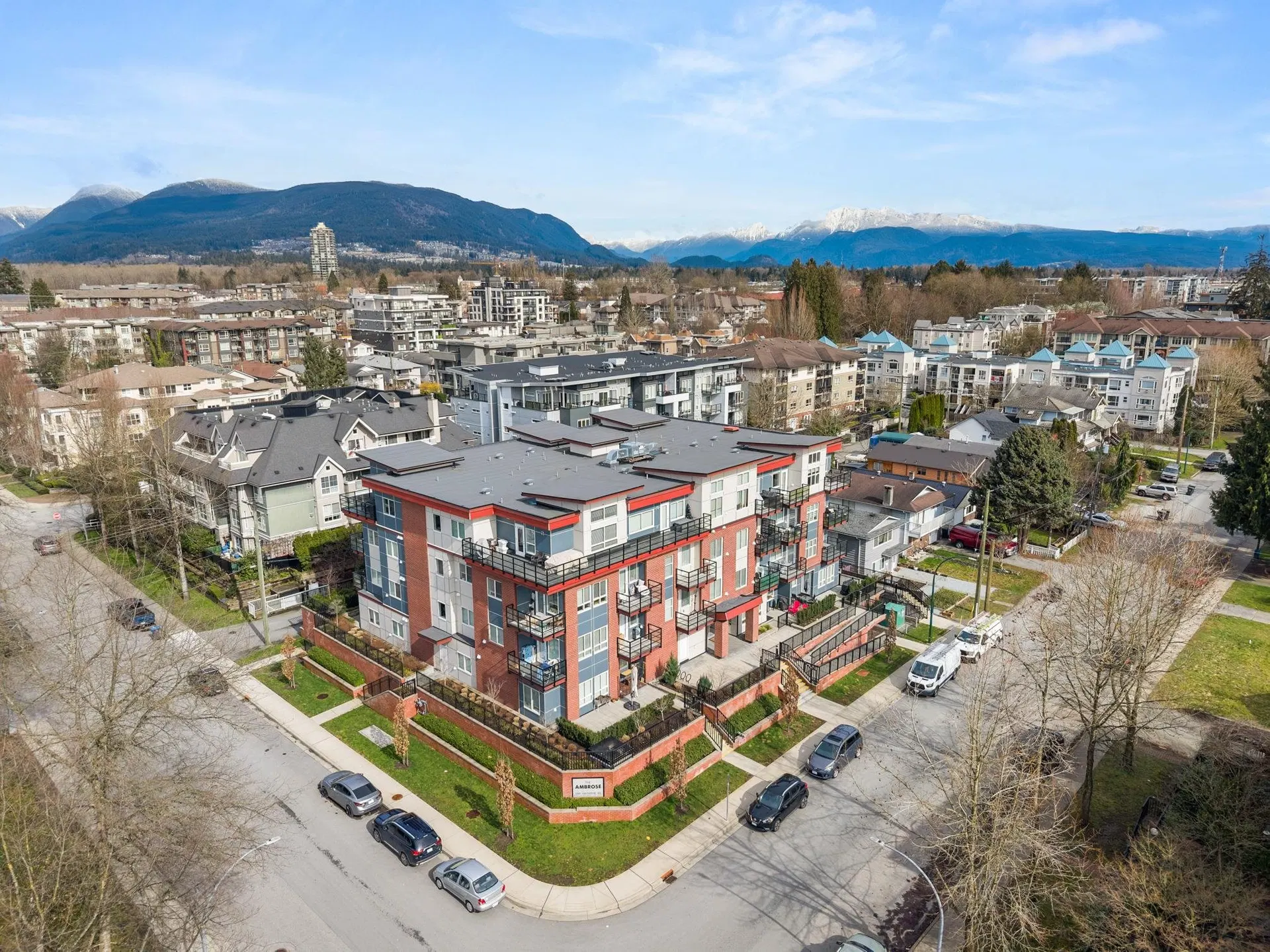 #206 – 2389 Hawthorne Avenue