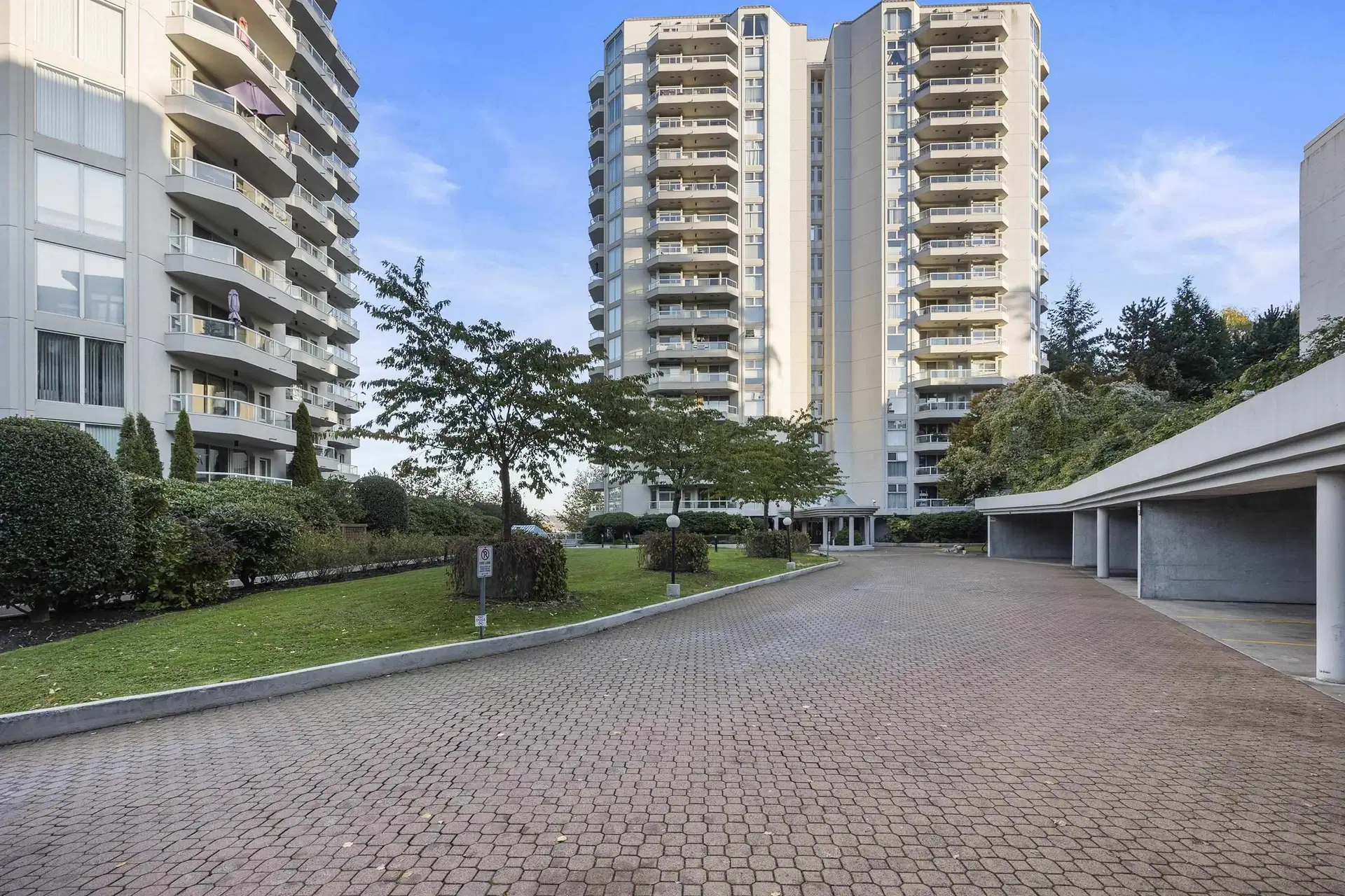 #307 – 69 Jamieson Court