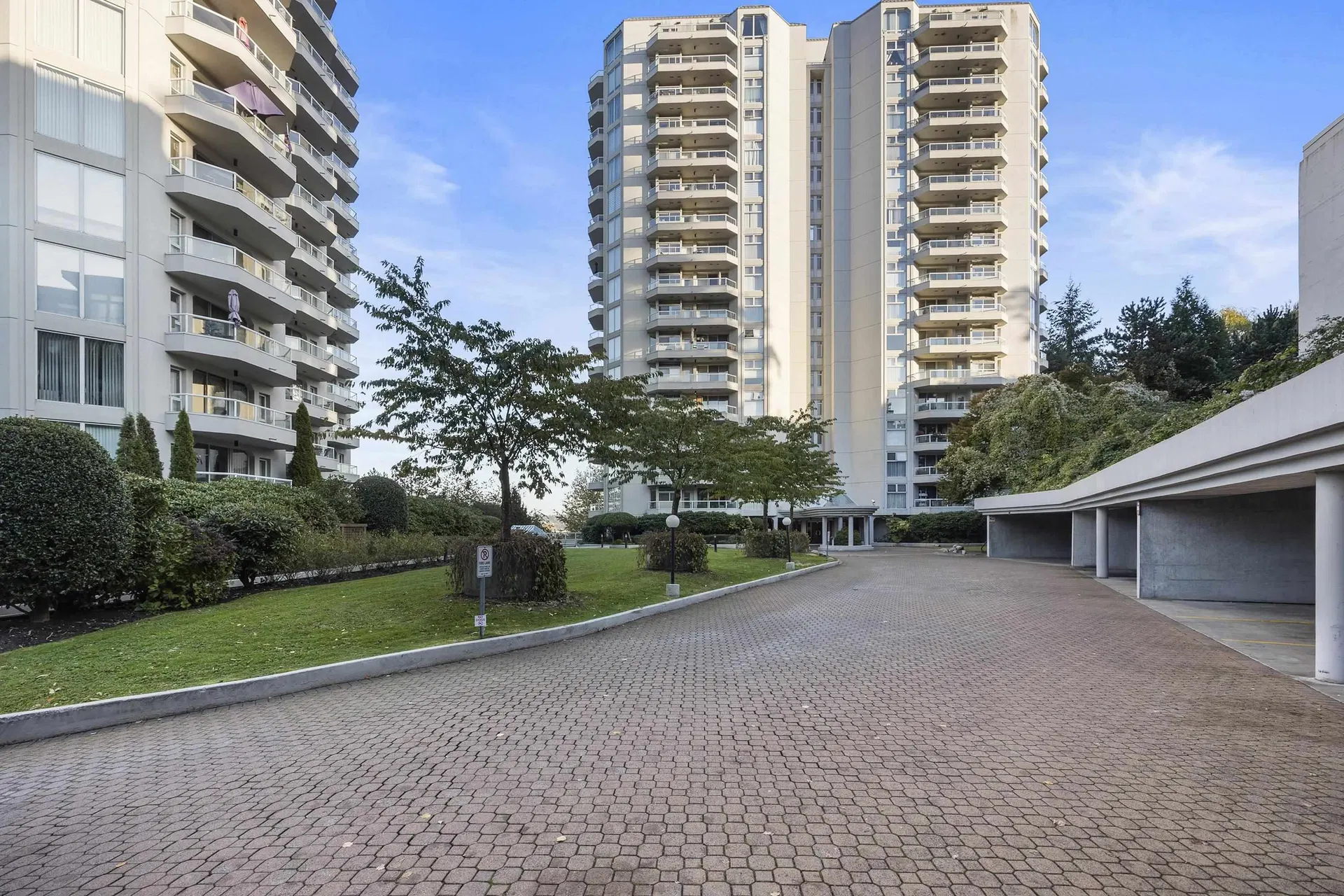 Photo 1 of 33 at #307 – 69 Jamieson Court