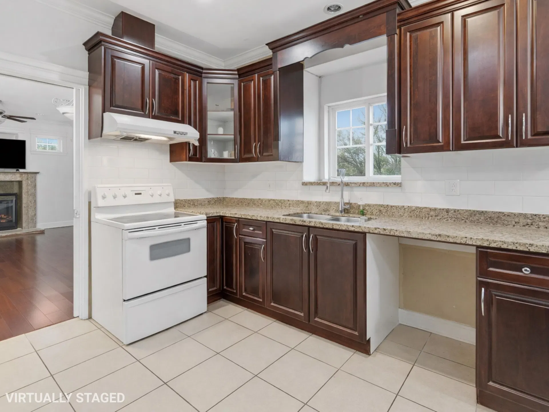Photo 4 of 20 at 1389 E 54th Avenue