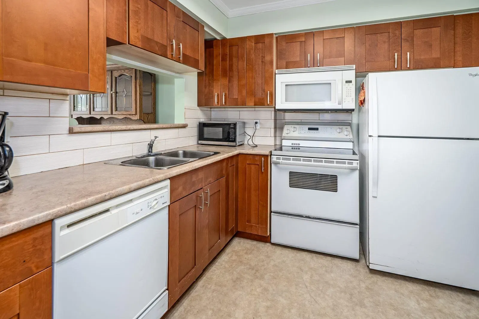 Photo 4 of 37 at #206 – 1180 Pinetree Way