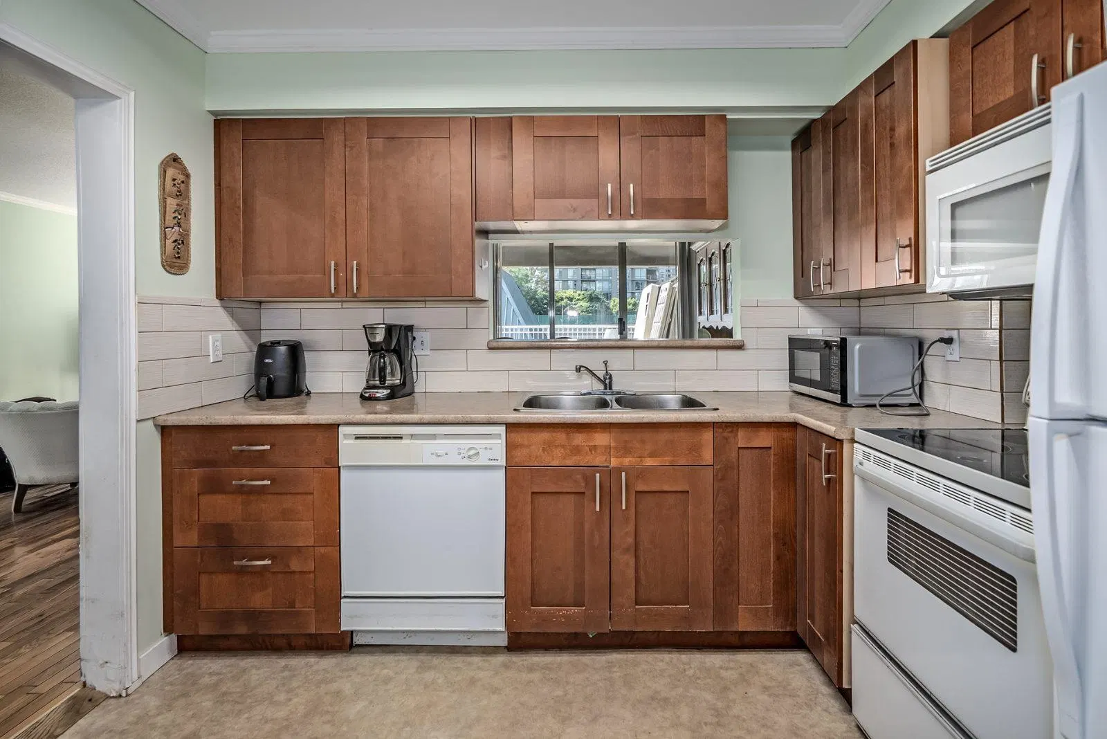 Photo 5 of 37 at #206 – 1180 Pinetree Way