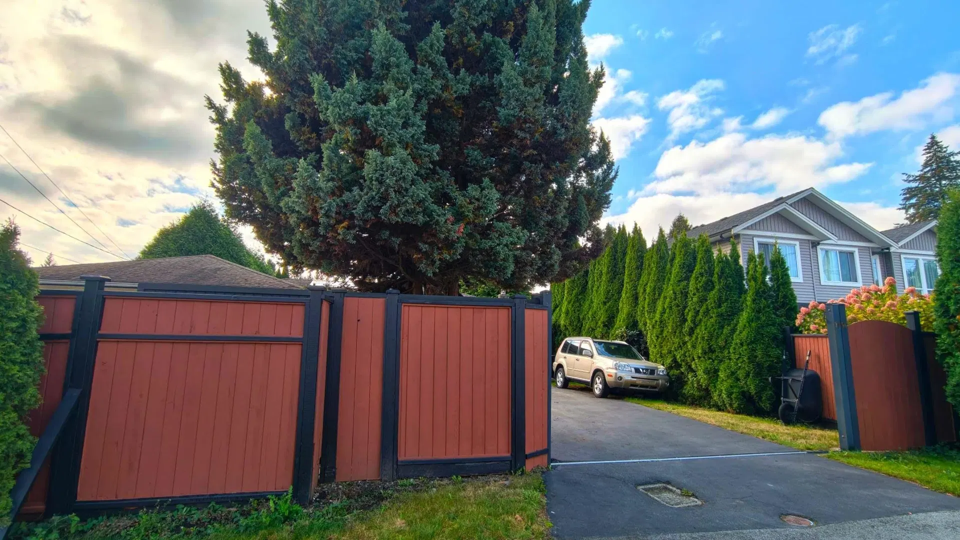 Photo 3 of 8 at 1056 Prairie Avenue