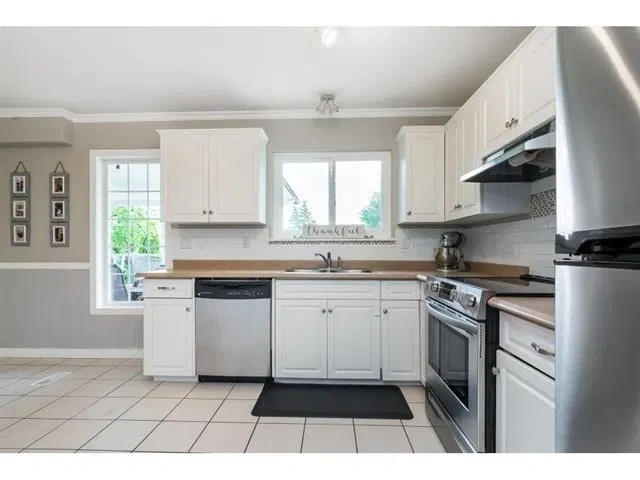 Photo 5 of 23 at 18120 58a Avenue