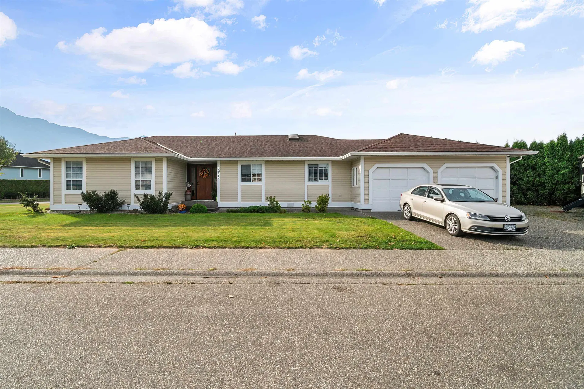 Photo 1 of 32 at 6900 Oakwood Drive