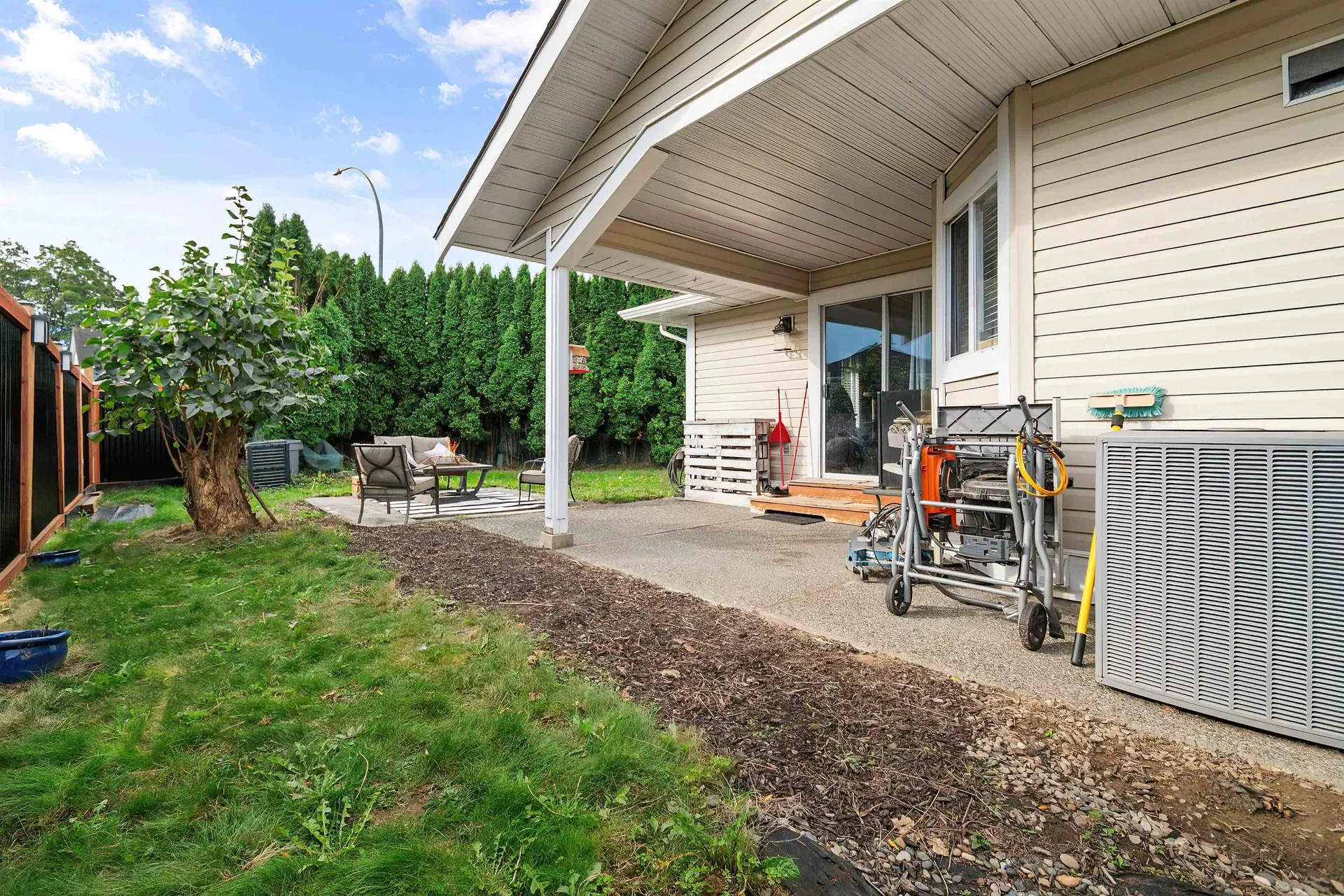 Photo 2 of 32 at 6900 Oakwood Drive