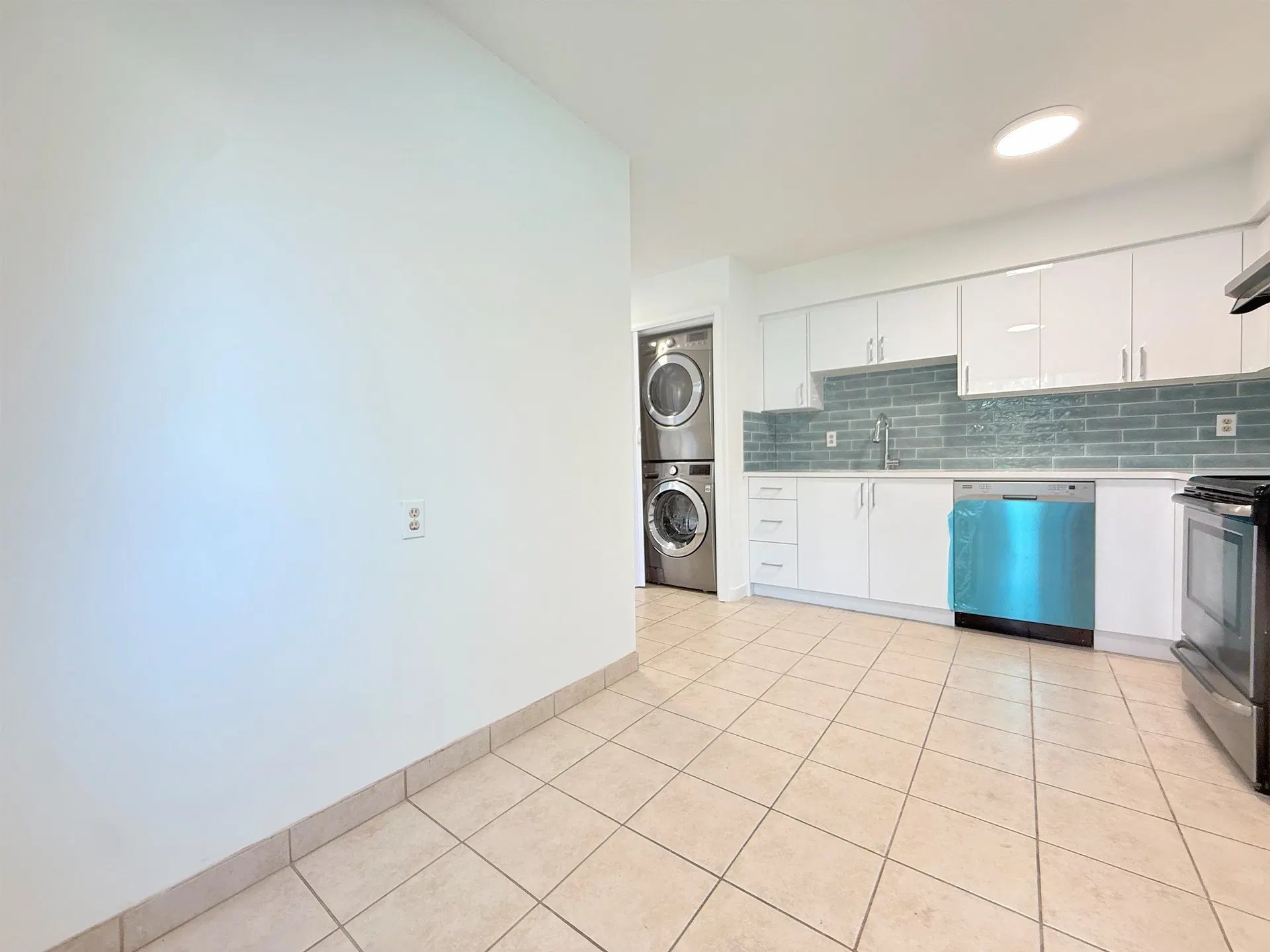Photo 4 of 22 at #19 – 6100 Tiffany Boulevard