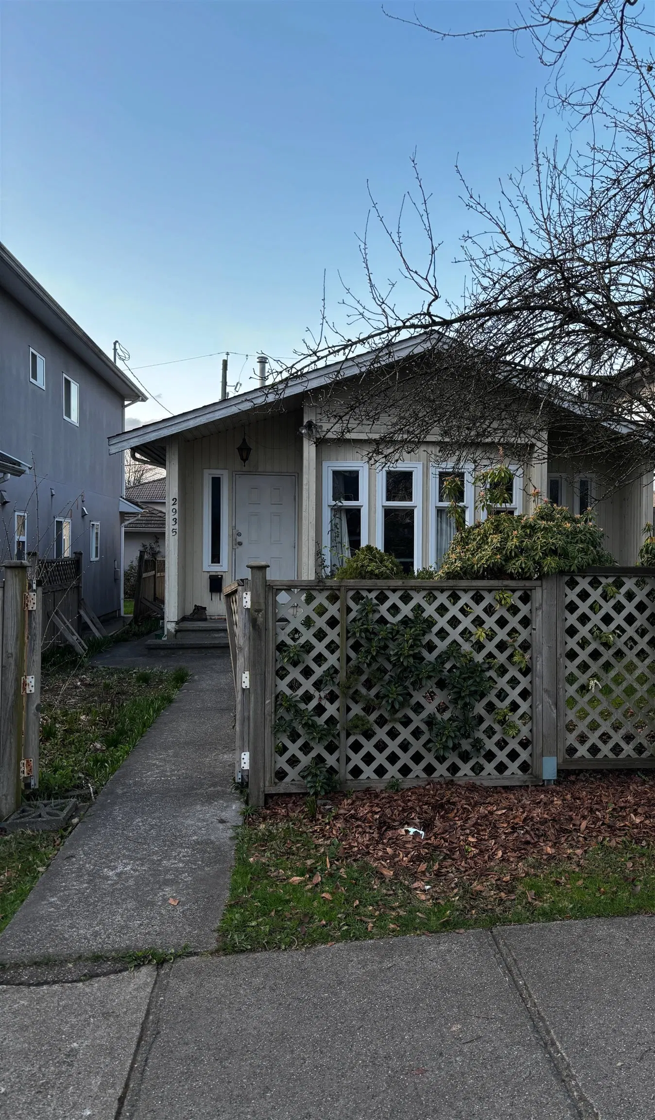 Photo 1 of 1 at 2935 E 29th Avenue